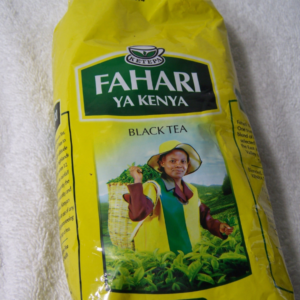 Front close-up of Fahari Ya Kenya Black Tea 500g loose leaf tea packaging