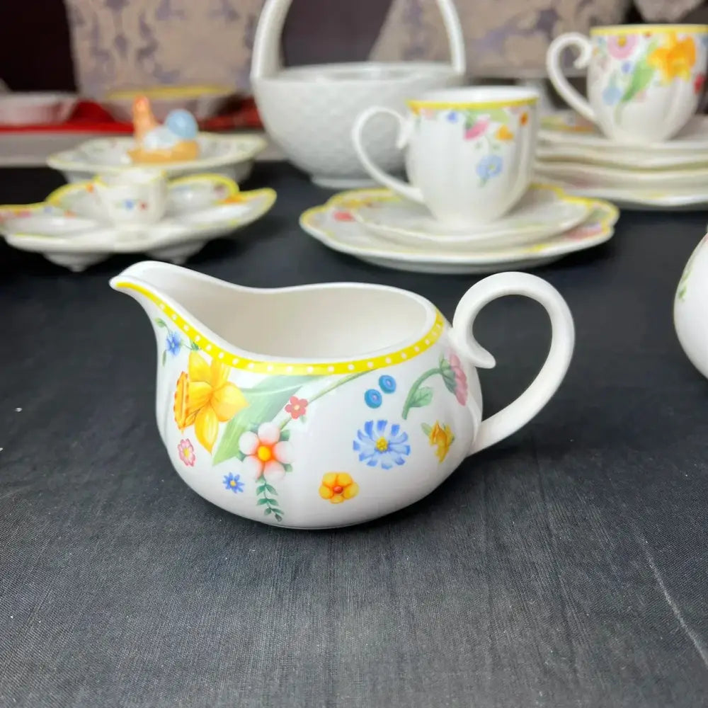Floral scalloped white porcelain tulip dinnerware set dining room