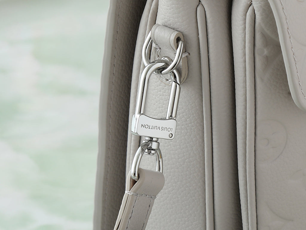 LV Pochette Metis Handbag