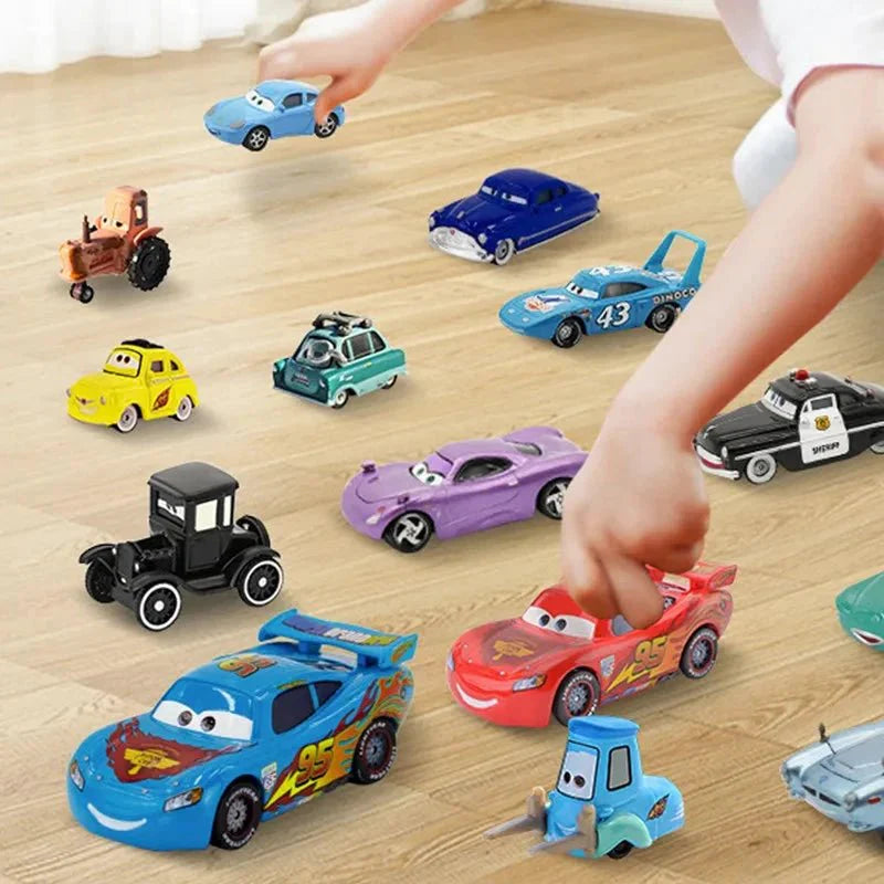 Mandotos Disney Pixar Cars 1 55 Metal Alloy Diecast Toy Car Set Lightning McQueen Mater Jackson Storm The King